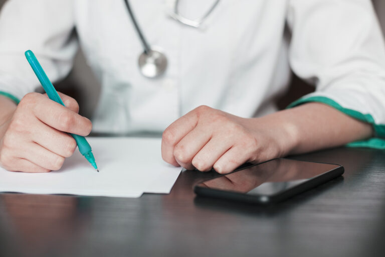 Carência Estendida do FIES para Médicos Residentes